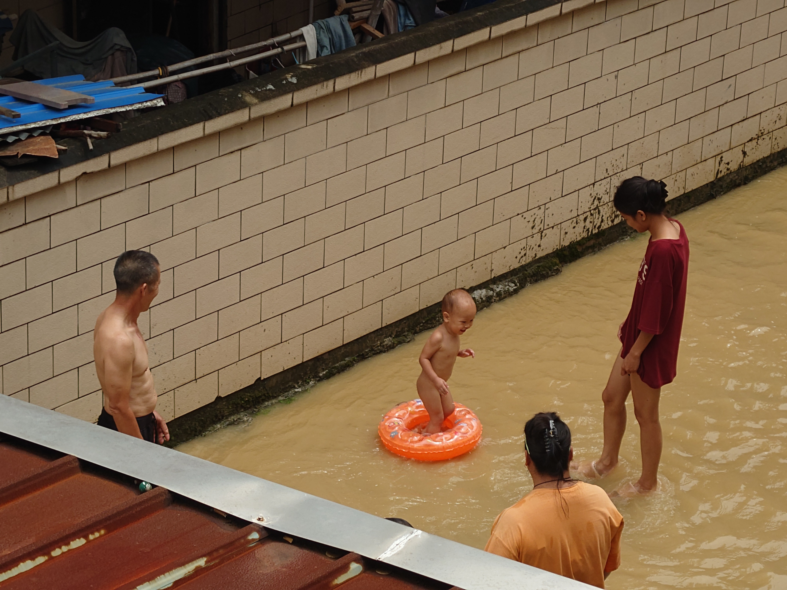 暴雨后